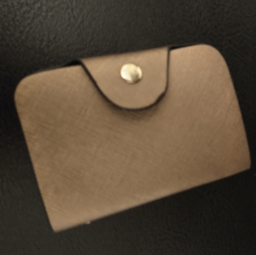 Wristlet and matching ID holder - Picture 3 of 11